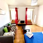 Classic Chiado 1 - With Shared Bathroom 게스트하우스 3*