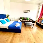 Classic Chiado 1 - With Shared Bathroom 게스트하우스 3*