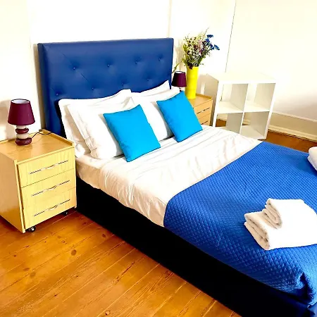 Гостьовий будинок Classic Chiado 1 - With Shared Bathroom