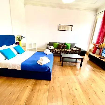 Classic Chiado 1 - With Shared Bathroom Konukevi 3*